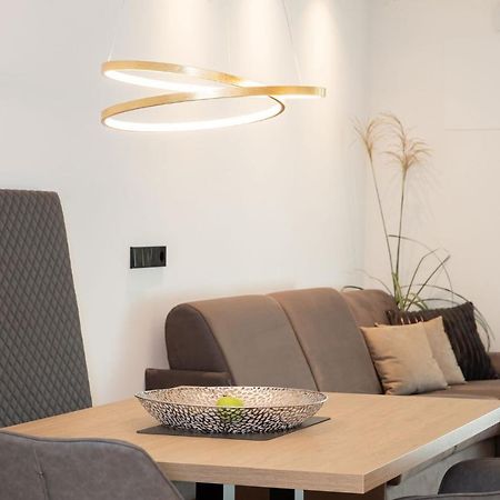 Nice Living Neue- Moderne Apartments Im Herzen Von Brixen - Kostenlose Brixencard - Ideal Fuer Familien, Paare, Geschaeftsreisende Und Allen Urlaubs Hungrigen ภายนอก รูปภาพ