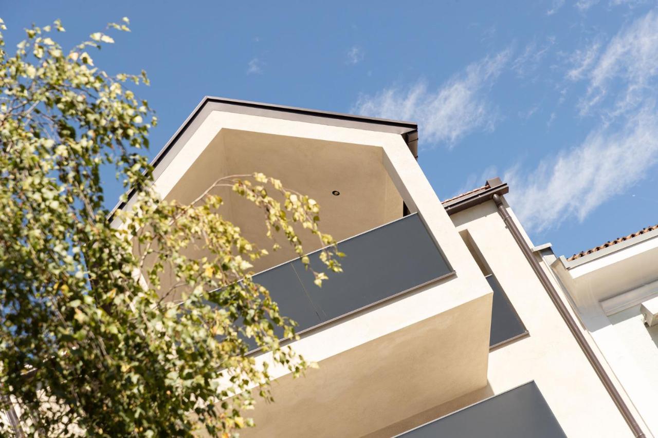Nice Living Neue- Moderne Apartments Im Herzen Von Brixen - Kostenlose Brixencard - Ideal Fuer Familien, Paare, Geschaeftsreisende Und Allen Urlaubs Hungrigen ภายนอก รูปภาพ